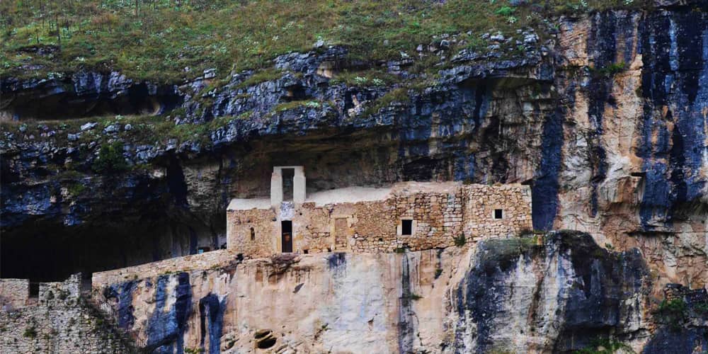 Il fascino millenario dell’eremo di San Bartolomeo in Legio